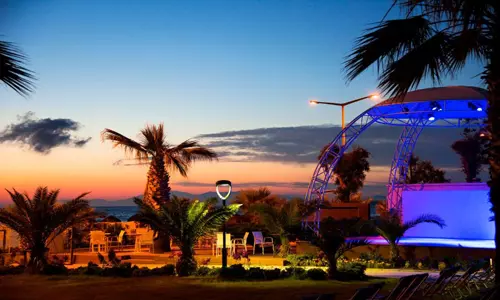 هتل فلورا گاردن افسوس کوش آداسی